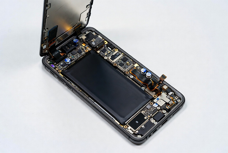 У Honor уже есть смартфон с АКБ на 12000 мА&middot;ч, в разработке &mdash; модель с АКБ 15 000 мА&middot;ч